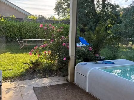 villa dans domaine avec château et piscine -gers