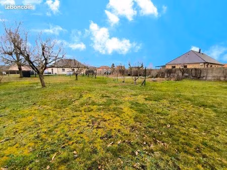 terrain 956 m² andé