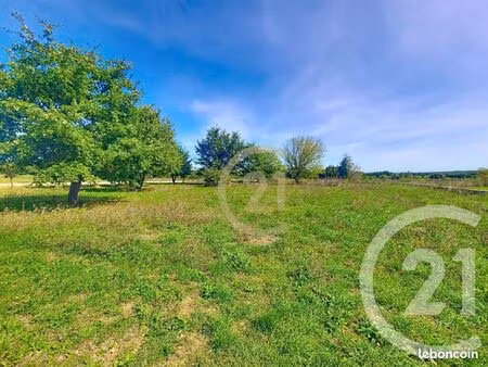 terrain 2 253 m² uzes