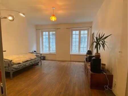 f2 lumineux 46 m² – cachet intra-muros – calme & recherché