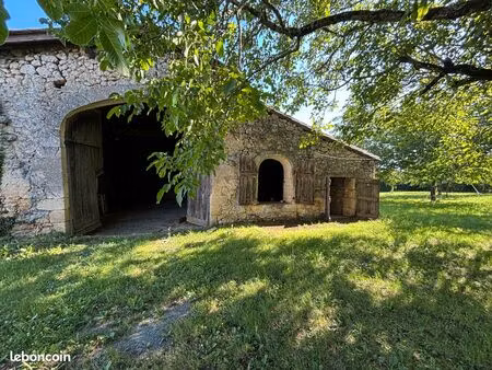 maison/grange en pierre de 138m2 à rénover avec jardin
