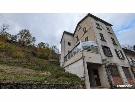 immeuble avec jardin  garage et terrasse. et loggia
