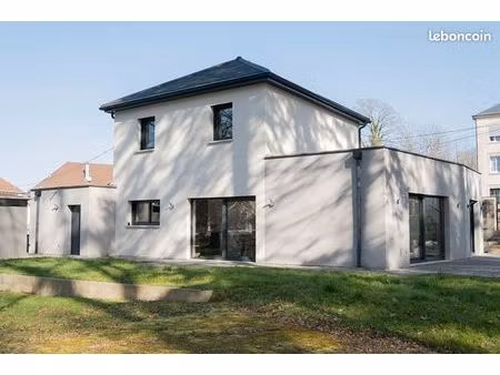 maison 6 pièces 135 m²