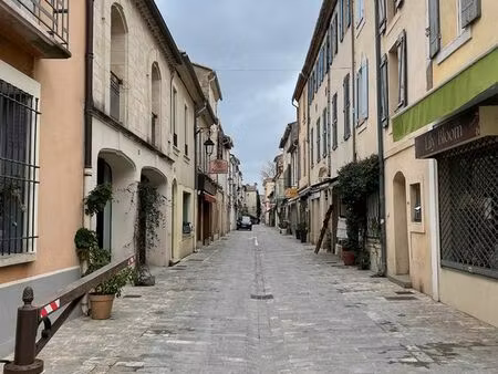 centre aigues-mortes intra-muros – t4 83 m² avec garage (rare)