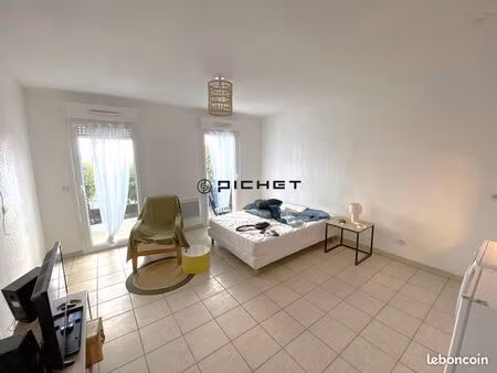 studio 1 pièce 28 m²