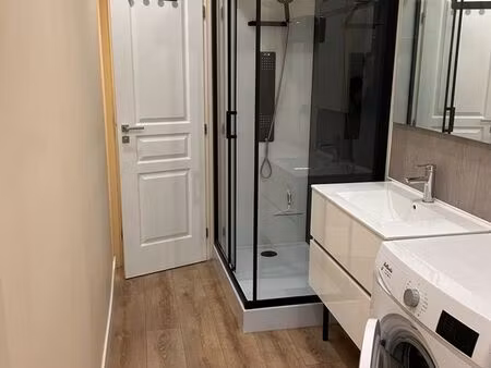 t2 meublé/centre-ville/cours intérieure