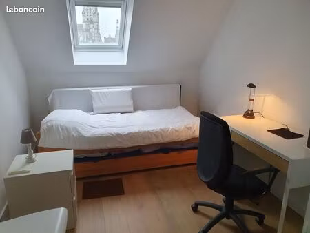 chambre 15 m² avec douche privative ds appart 93 m²