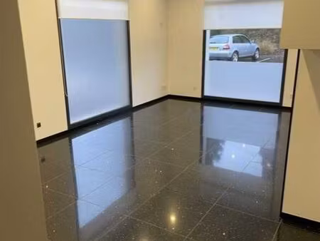 local commercial 73 m²