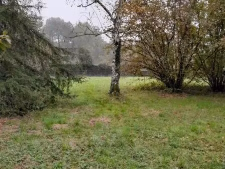 terrain 750 m² illats