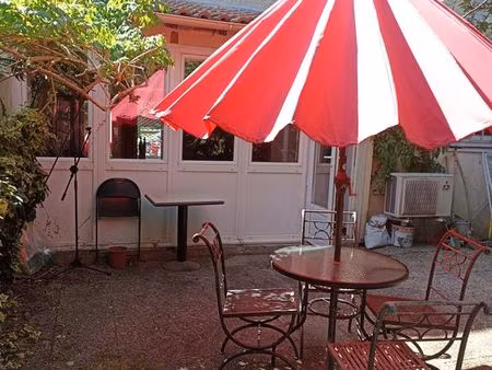 vends très bel appartement avec très grande cave + jardin privatif