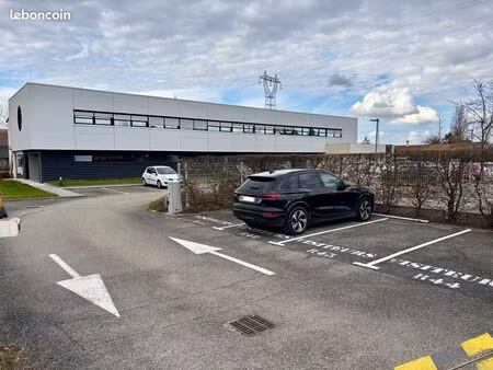 a louer bureau / commerce 900m2 divisible - proximité voie rapide et gare tgv - zone indus