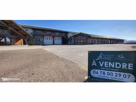 local d'activités 8400 m² frasne
