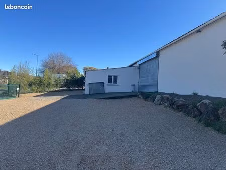 entrepôt local commercial artisanal