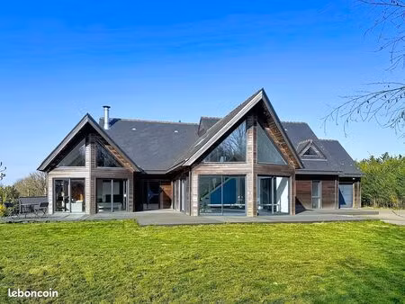 maison d’architecte 7 pièces de 232 m² avec piscine intérieure – proche clécy
