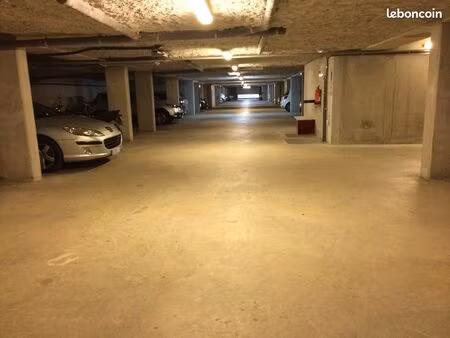 parking dans garage sécurisé