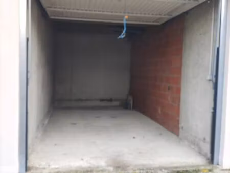 garage / box fermé + parking dans résidence securisée