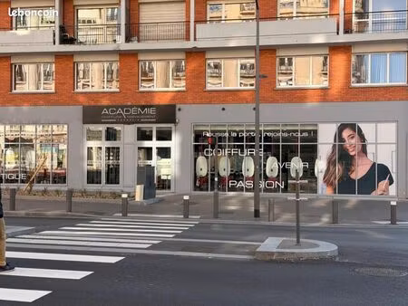 local commercial 304 m²