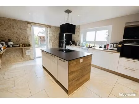 corps de ferme rénové 2022 avec dépendance