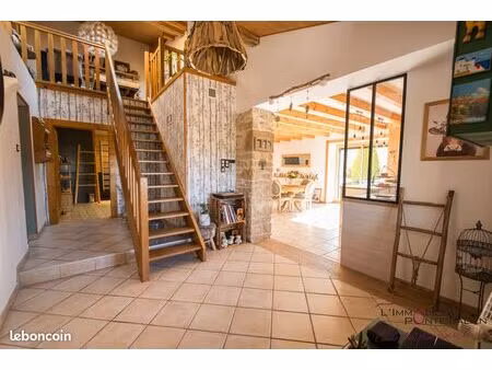 maison 9 pièces 220 m²