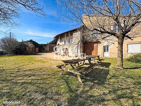 propriété 8 pièces 147 m²