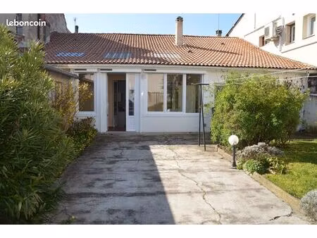 maison de ville plain pied avec garage et jardin