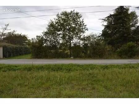 terrain à bâtir proche du cv de revel