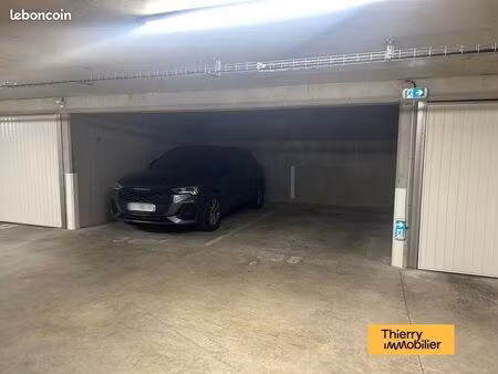 parking 13 m² nantes