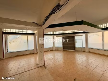 local commercial 231 m²