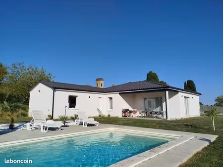 maison récente avec piscine