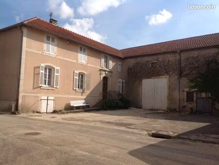 maison de caractère et grandes dépendances