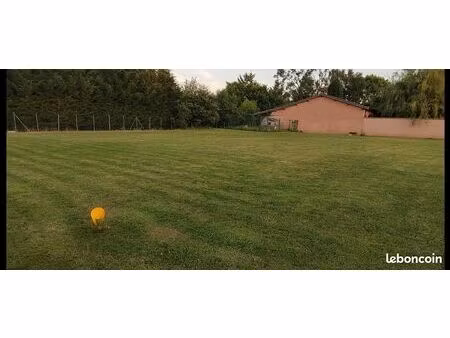 beau terrain plat de 1100 m2 - viabilisé