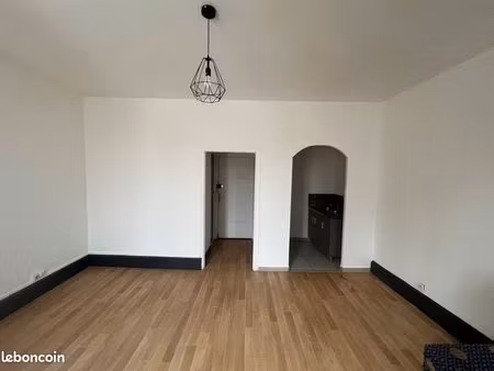 titre : studio à louer – centre-ville saint-livrade-sur-lot