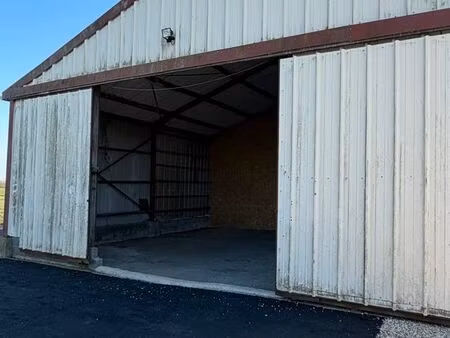 entrepôt hangar stockage garde meubles 83 m2