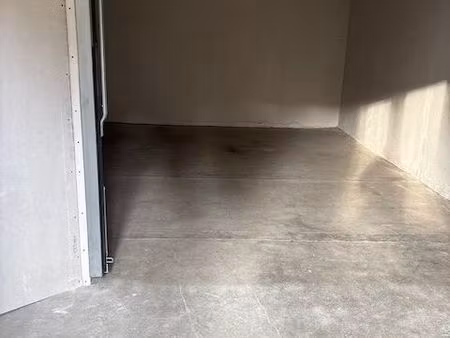 location d’espaces de stockage / garde-meubles / pour particuliers ou professionnels