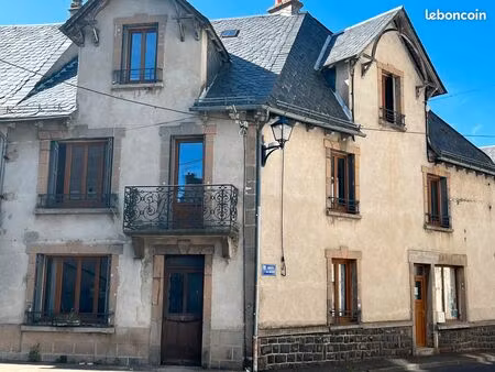 egliseneuve-d'entraigues maison 210 m² avec 4 appartements et un local commercial