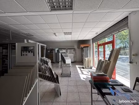 local commercial 300 m²