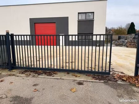 local d'activité 222 m2