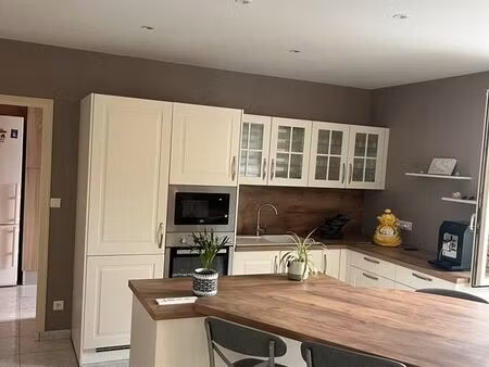 maison 5 pièces 148 m2 avec sous sol 200 m2