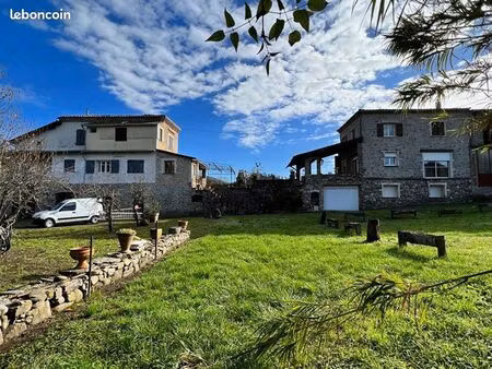 belle propriété composée d’une maison et d’un gîte