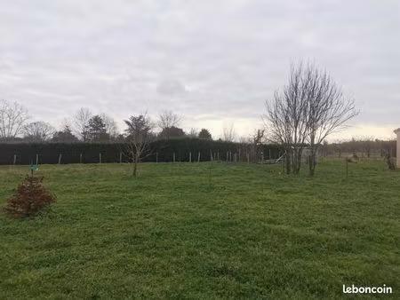 terrain 800 m² saint seurin sur l isle
