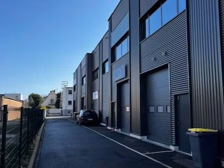 local industriel 100 m²