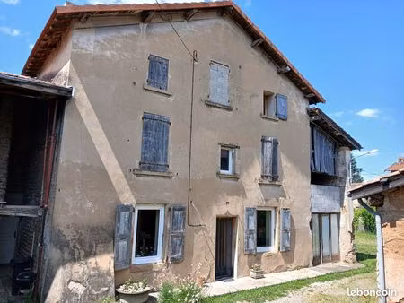 ancien corps de ferme avec dépendances