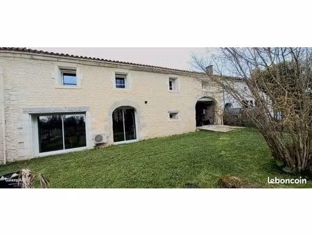 a vendre maison entièrement rénovée avec 4 ch jardin et garage