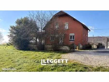 maison 8 pièces 136 m²