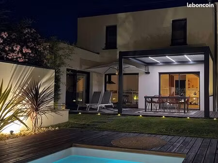 villa contemporaine récente avec piscine 138 m²
