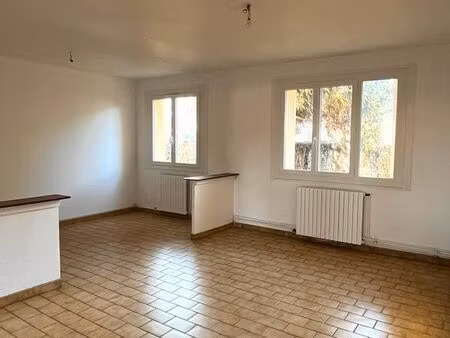 appartement t3 bis + garage privé