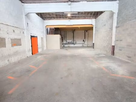 entrepot / local 200m²