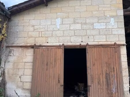 garage en pierre de 97m2 avec jardin 220m2