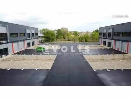local d'activité 618 m²