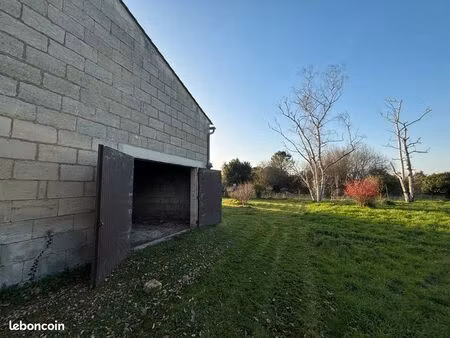 maison/garage en pierre de 83m2 à réhabiliter avec jardin de 170m2